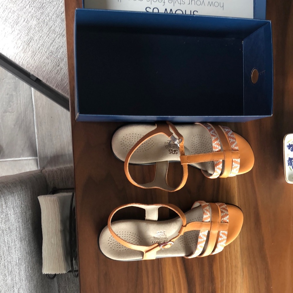 Brand new in its box one pair of SAS sandals size 9 Medium